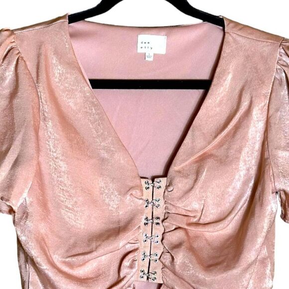 Dee Elly Shimmery Pink Cropped Eyelet Top Size Small 📦 - Picture 6 of 8